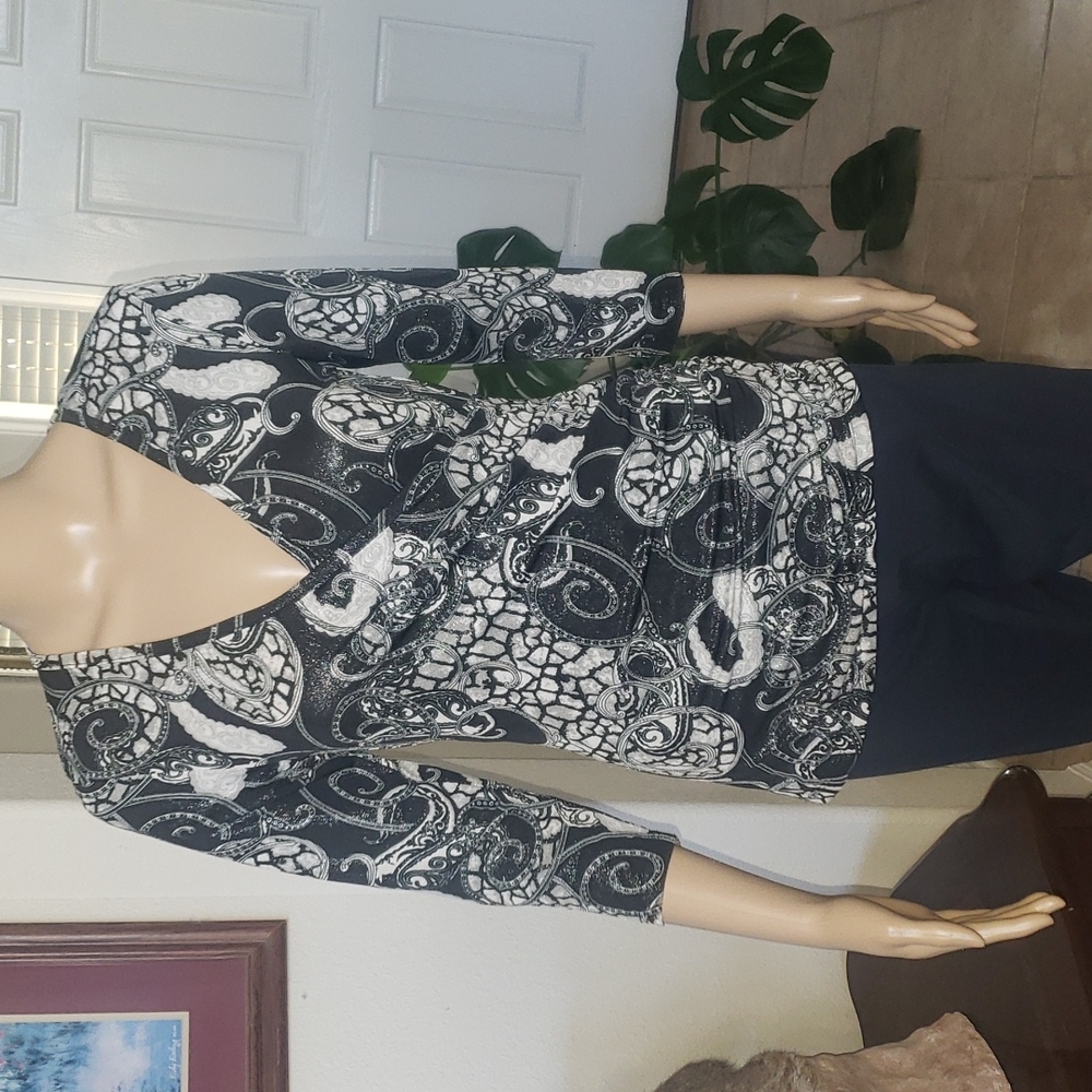 Mesmerize s shimmery silver woven paisley quarter sleeve surplice neck stretchy